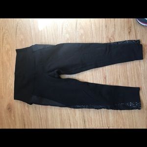 Black alo leggings with detailing on side